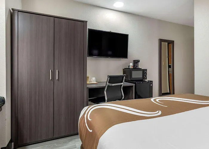 Quality Inn & Suites Longview I-20